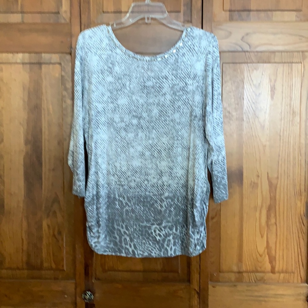 Tunic grey and white with silver beads on top